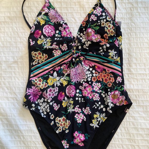 Kenneth Cole Reaction Women's One Piece Swimsuit -EUC - Picture 1 of 7